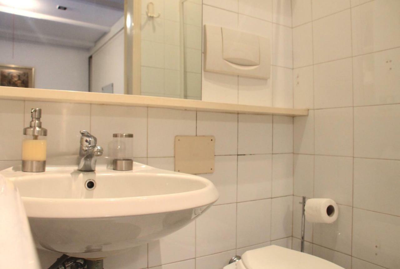 Basement Turati 3 -Consulates District Lejlighed Milano Eksteriør billede